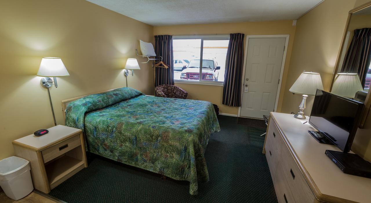 Westwood Motel 100 Mile House Exterior foto