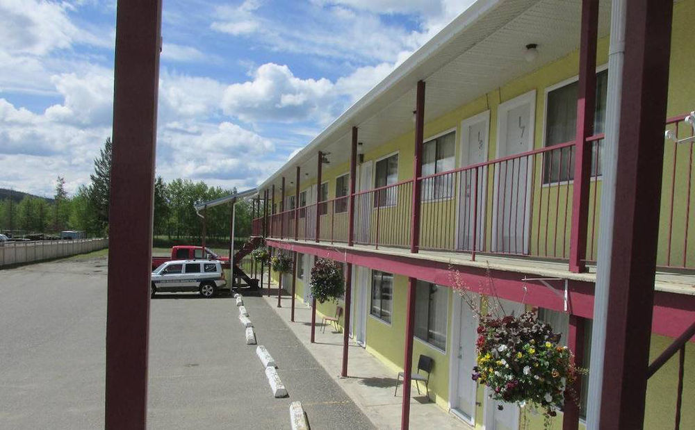 Westwood Motel 100 Mile House Exterior foto