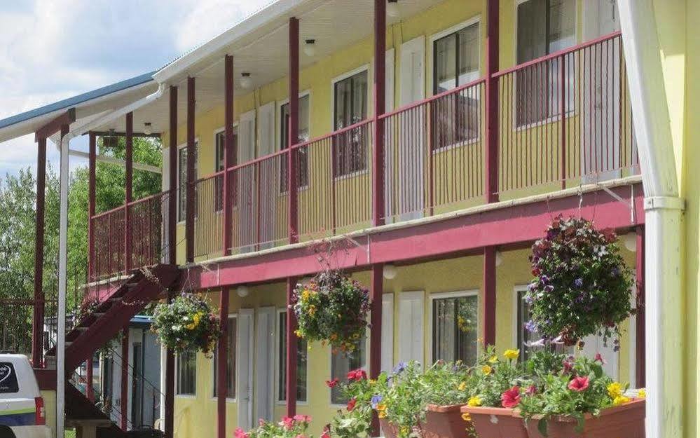 Westwood Motel 100 Mile House Exterior foto