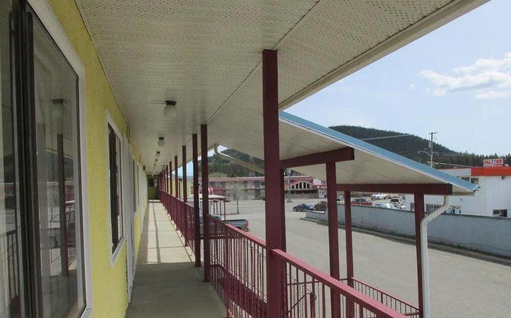 Westwood Motel 100 Mile House Exterior foto