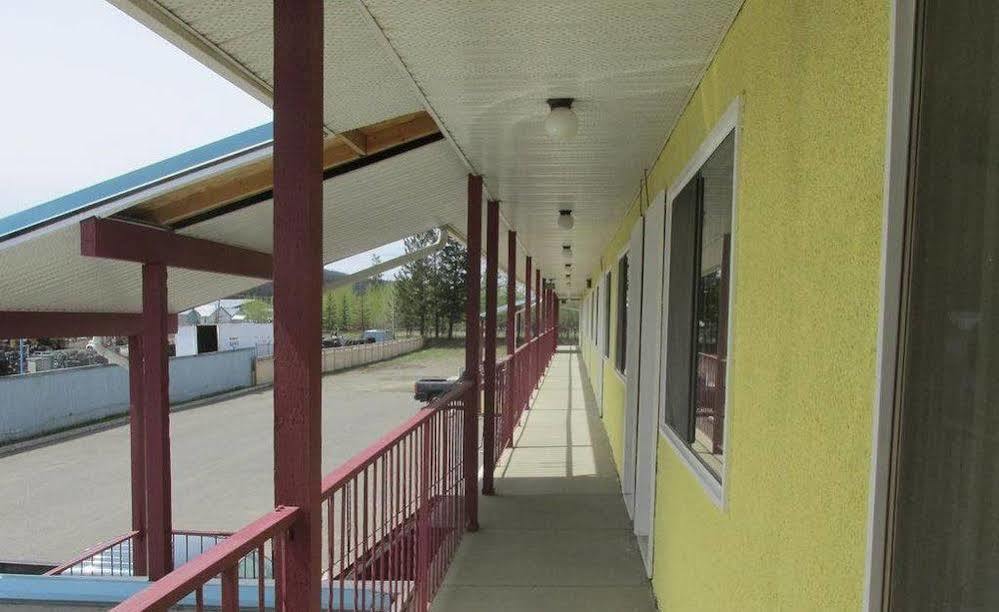 Westwood Motel 100 Mile House Exterior foto