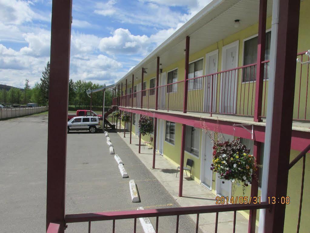 Westwood Motel 100 Mile House Exterior foto