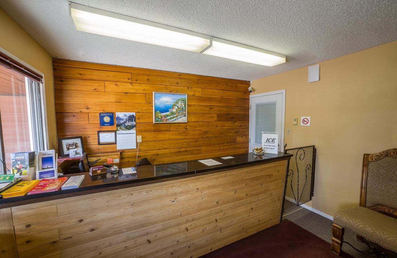 Westwood Motel 100 Mile House Exterior foto